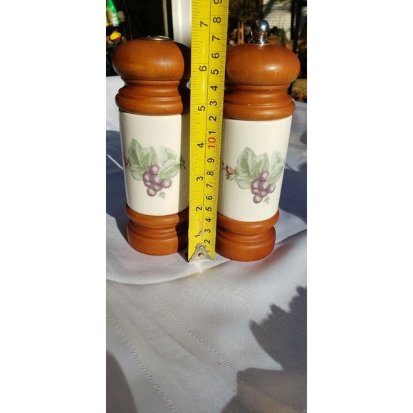 Mr Dudley 7" Wood & Ceramic Pepper Grinder Mill & Salt Shaker Set Grapes - Picture 4 of 9